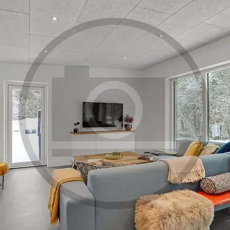 4 Bedroom Cozy Home In Thyholm