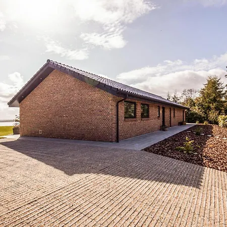 4 Bedroom Cozy In Holiday home *