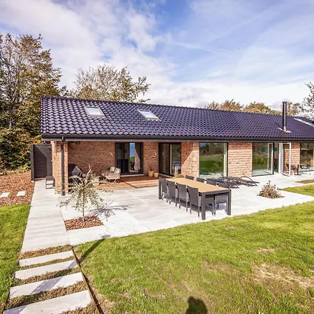 4 Bedroom Cozy In Holiday home *